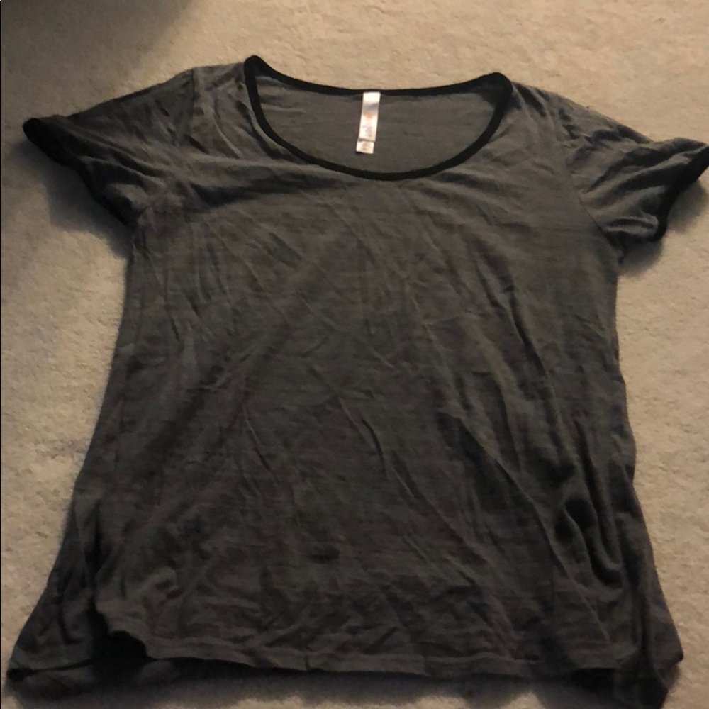 Lula Roe shirt size M